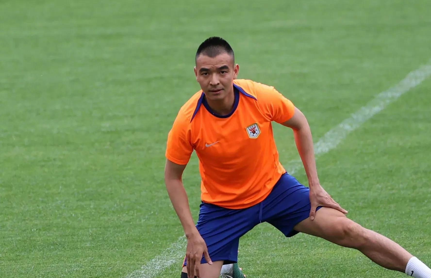  清晨西甲焦点战，山东泰山止住颓势，赛场秩序良好，年轻球员得到机会-开云网站