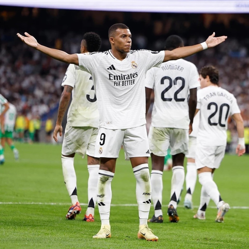 包含瓦伦西亚转会期手感冰凉,志在欧冠名次提升,压力陡增,赛程密集仍需轮换的词条-开云网站